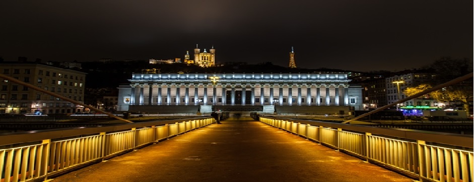 Avis sur les plombiers a Lyon, besoin d'aide, d'avis pour choisir un plombier a Lyon, avis David MARTIN, avis APAMS Plomberie, Palais de justice de Lyon la nuit, Lyon la nuit, vue de Fourviere la nuit, cathedrale de Fourviere la Nuit, Fourviere en lumiere, Fete des Lumieres Lyon
